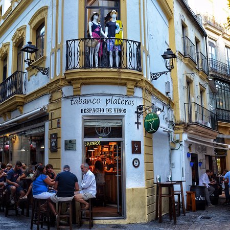 Descubriendo la historia y encanto de la Calle Porvera en Jerez de la Frontera