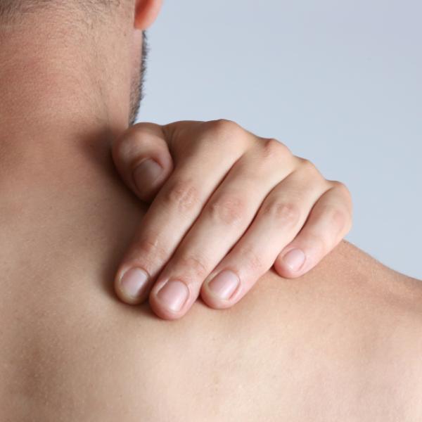 ¿Por qué el cuello cruje al moverlo? Descubre las causas y soluciones