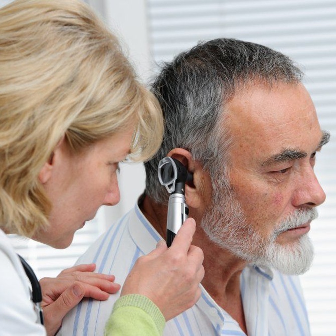 Ruidos en el oído como agua: causas, síntomas y tratamiento para los afectados por pérdida auditiva